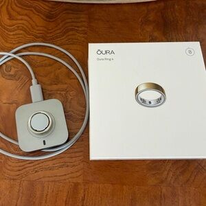 Oura Ring 4 - Gold Finish size 8